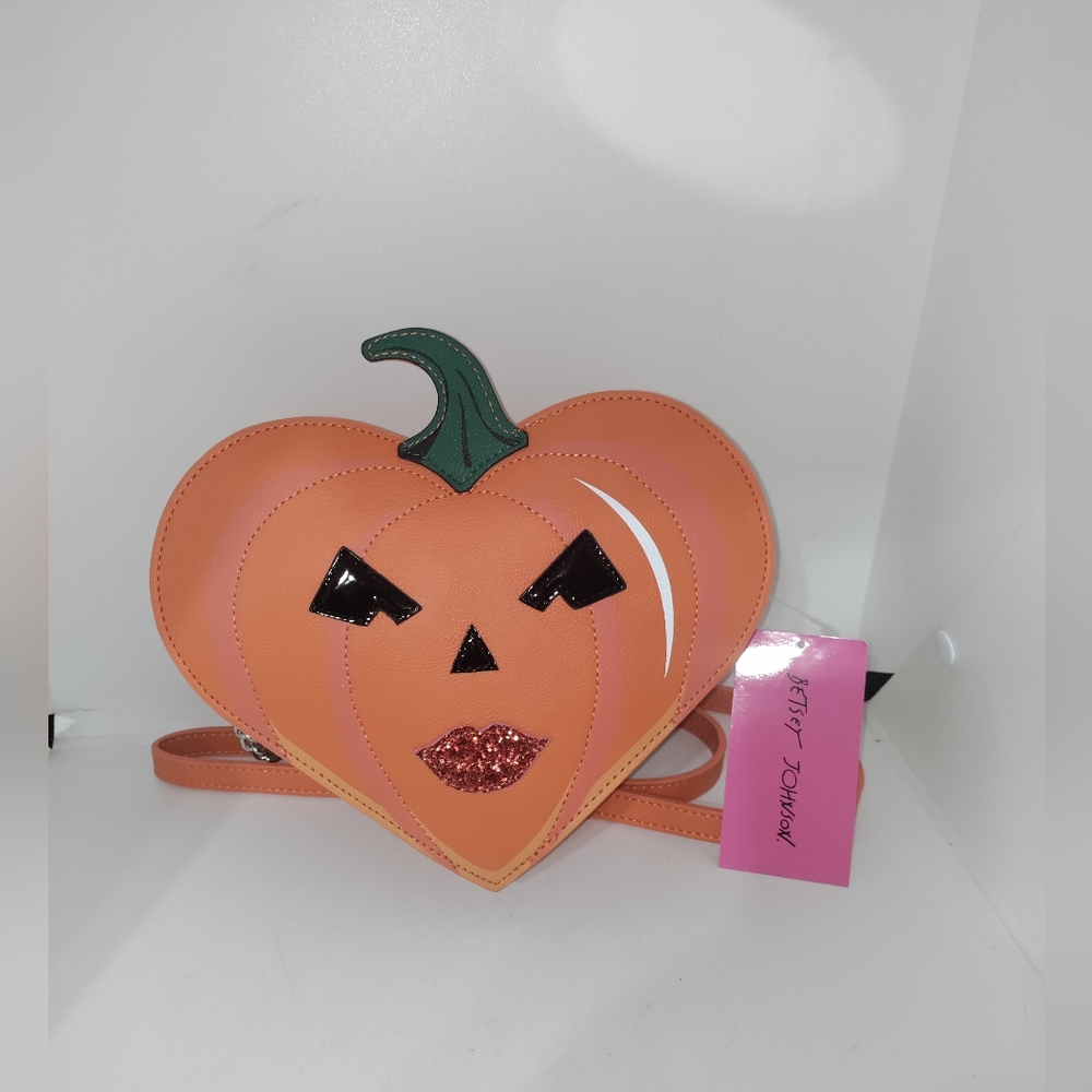 Betsey Johnson Halloween XO GINGER PUMPKIN Heart Kitsch Crossbody Bag Purse NWT